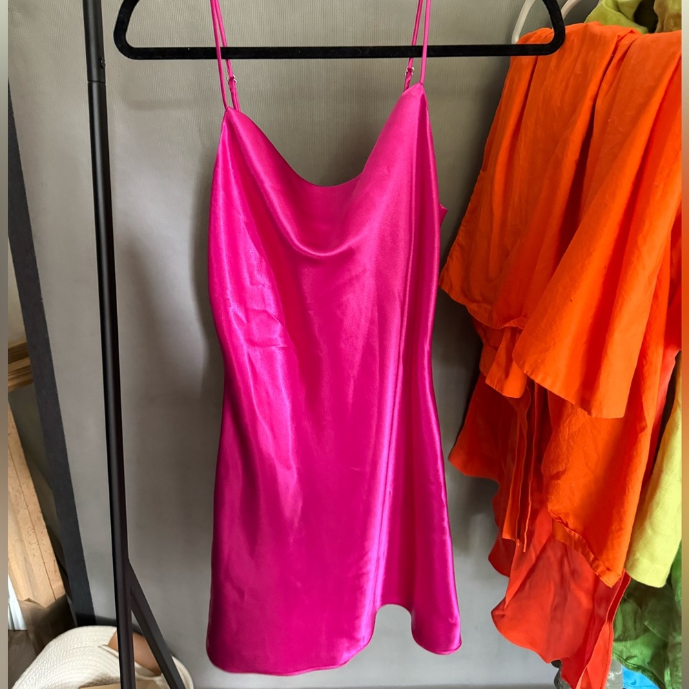 HEMLINE Satin Slip
